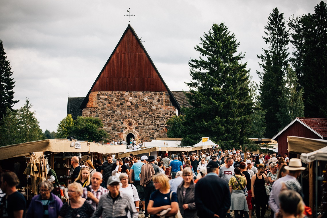 Seurakunta mukana 1700-luvun markkinoilla Seurakunta mukana 1700-luvun markkinoilla